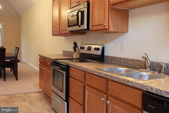 Building Photo - 107 High Pointe Dr