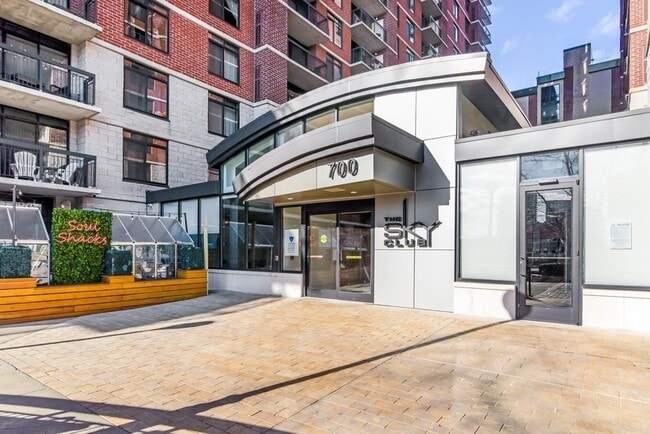 Building Photo - 700 1st St