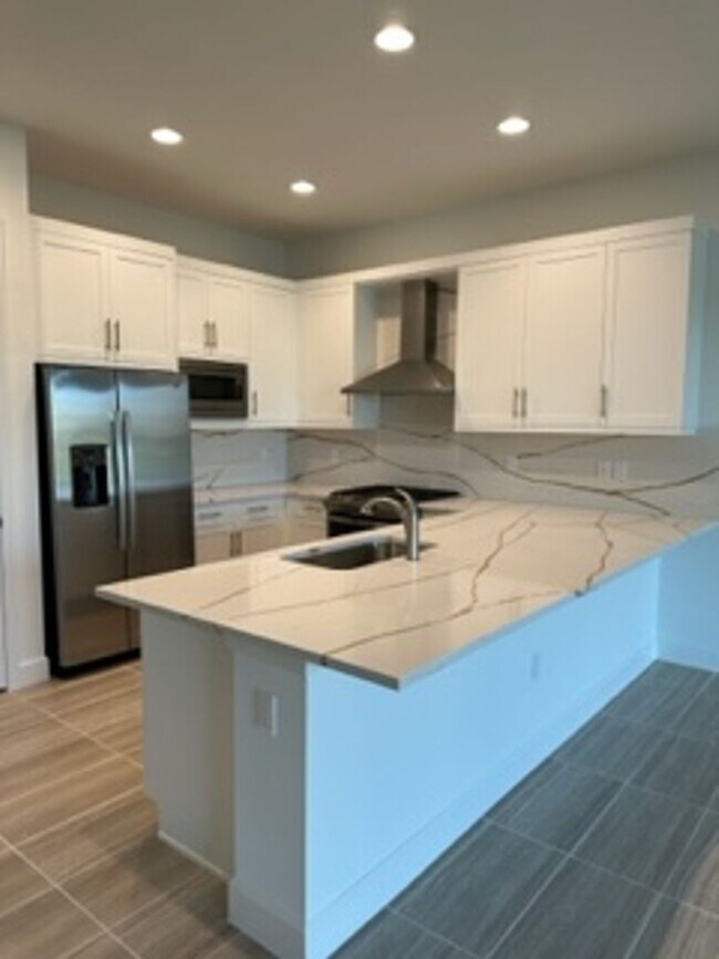 Foto del edificio - **BRAND NEW CONSTRUCTION HOME AND COMMUNIT...