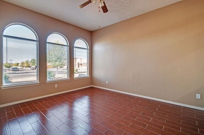 Foto del edificio - Gorgeous and Spacious Eastside Home for Rent with Refrigerated Air!