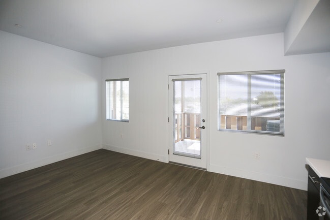 1BR, 1BA - 628 SF - Coastal Village Apartments