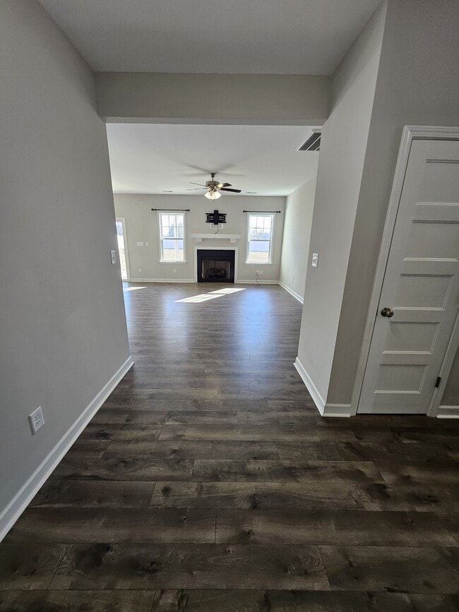 Building Photo - 202 Mutton Dr