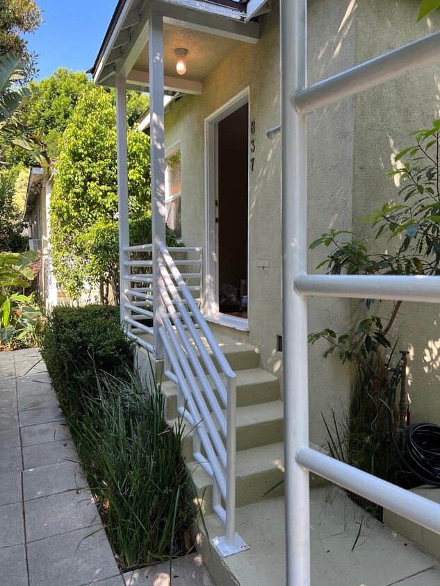 837 Hilldale Ave Unit 837, West Hollywood, CA 90069 Apartments in