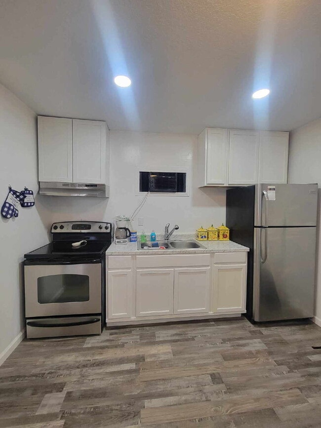 Building Photo - 1 bedroom in a 5 plex in Leakesville