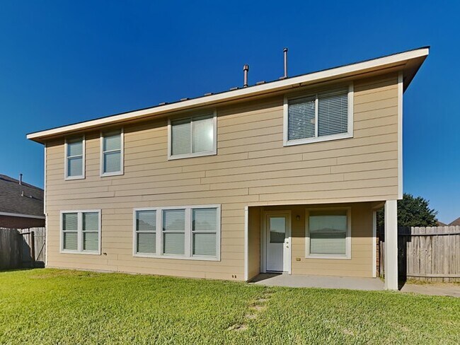 Building Photo - $750 Off Second Full Month rent if leased ...
