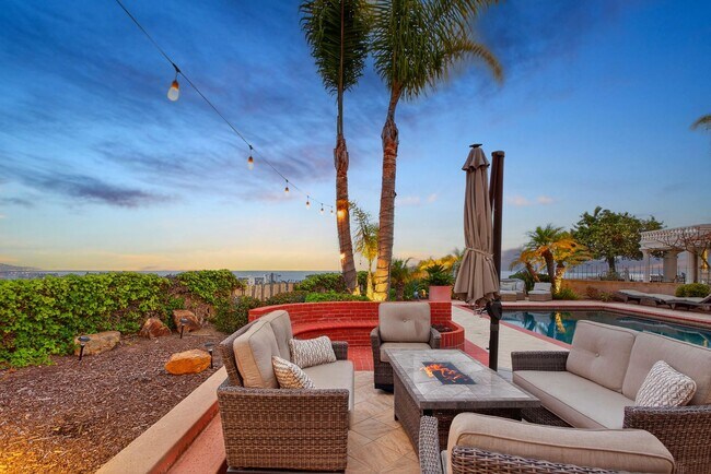 Foto del edificio - Amazing La Jolla North PB home with panoramic views of the ocean, bay and downtown