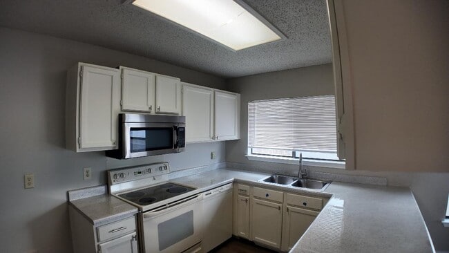 Foto del edificio - 7503 Longing Trail