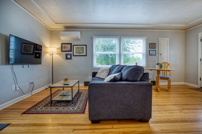 sofá cama extraíble - 311 W 29th St.