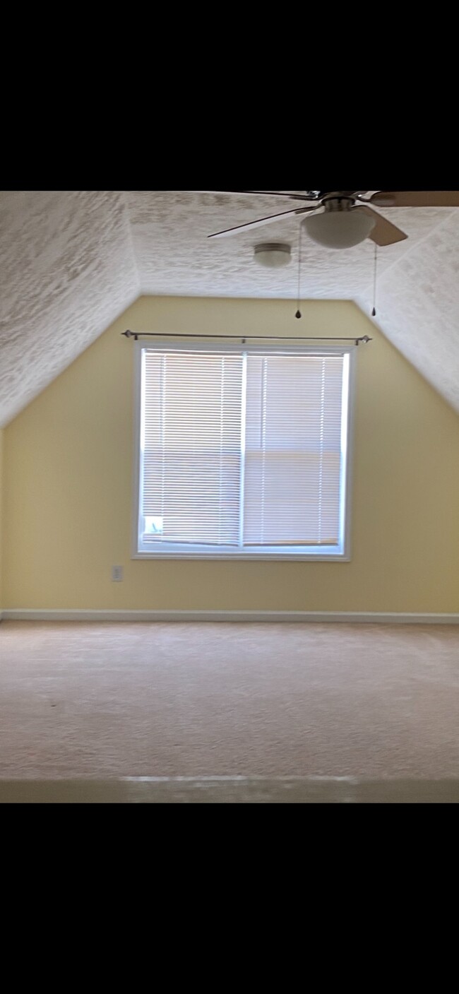 Large Bonus room above the garage - 1487 Oldstead Dr