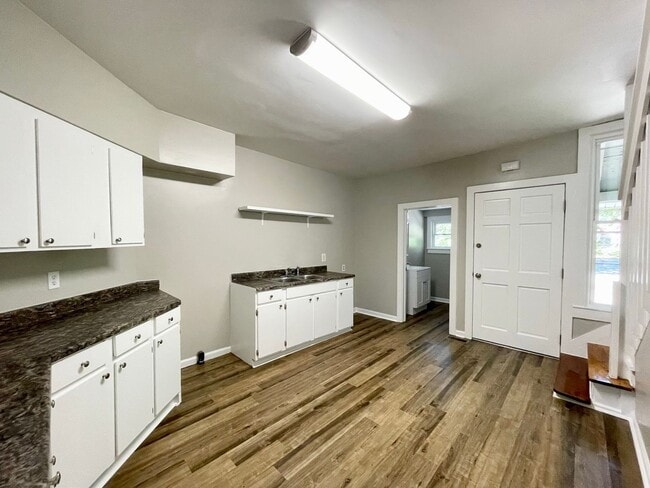 Building Photo - oliver322