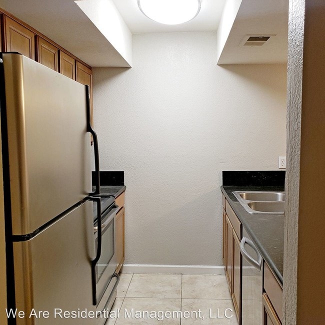 Building Photo - 1241 N 48th St