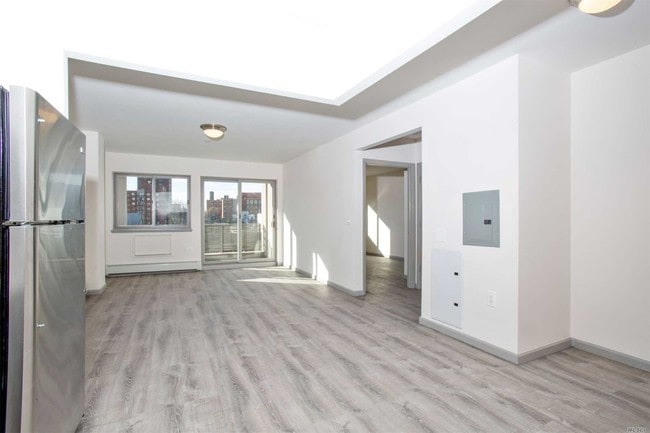 Building Photo - 14-45-45 31st Ave