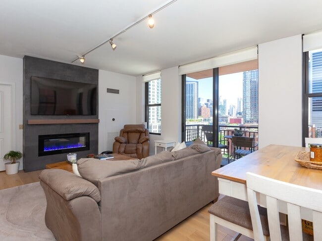 Building Photo - 330 N Jefferson St