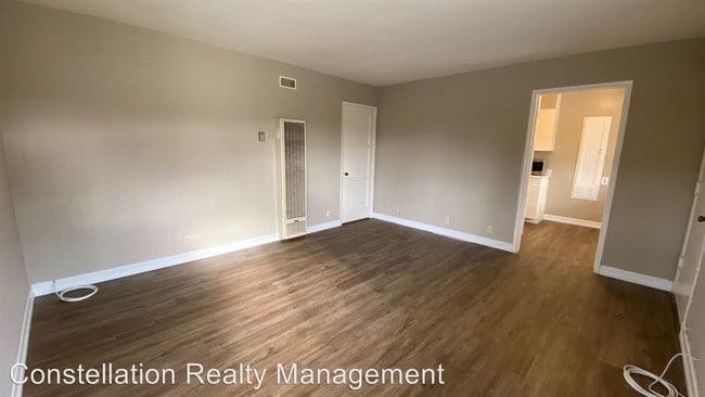 Building Photo - 8447 La Mesa Blvd