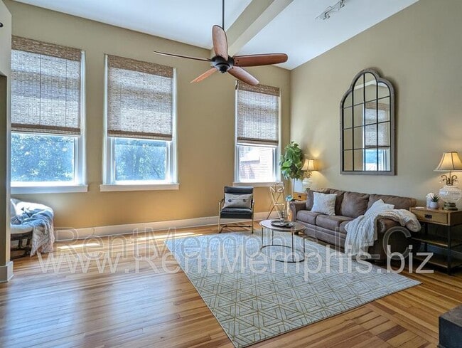 Building Photo - 519 S Edgewood St