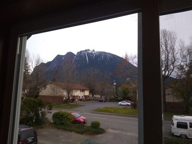 Foto del edificio - 424 Healy Ave S