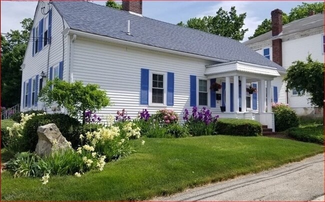 Building Photo - 5 Lake St