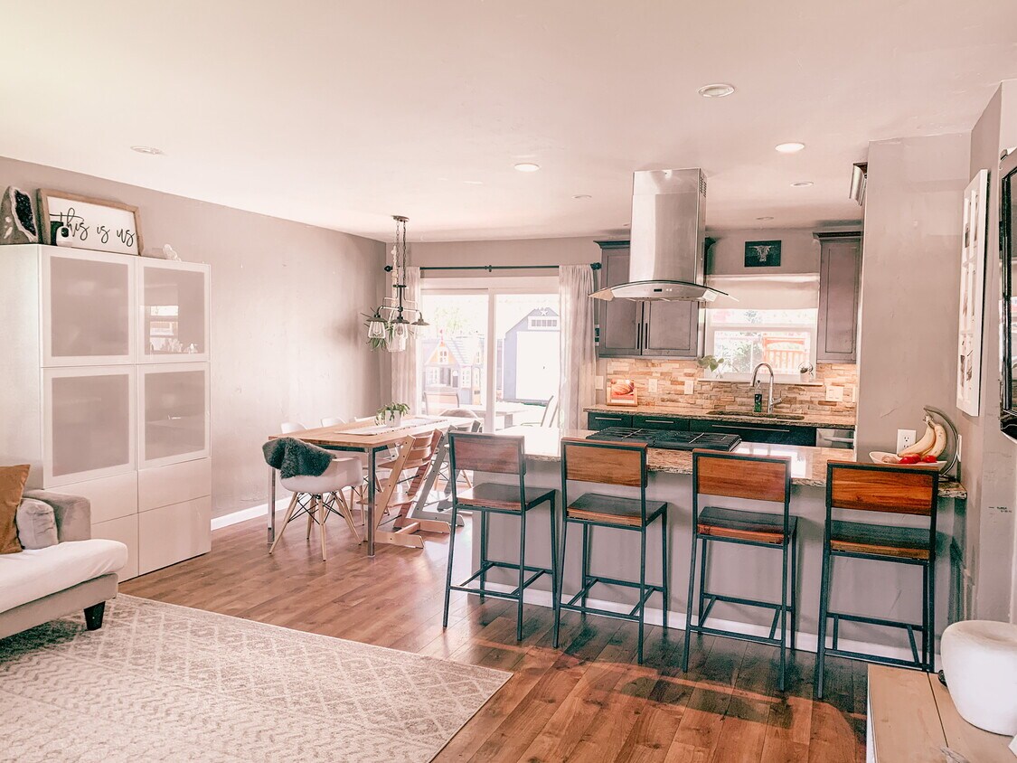 Foto principal - 670 Redstone Ave