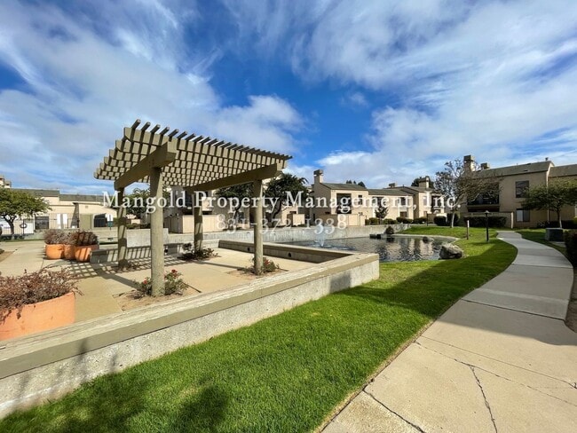 Building Photo - Comfortable 2-Bedroom 1-Bath Condo with Gr...