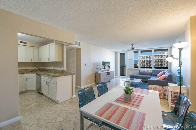 Building Photo - 305 N Pompano Beach Blvd