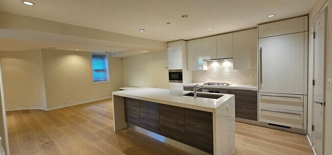 Foto del edificio - Luxurious 2 Bed 2 Bath Garden Level Condo In Desired Old City II - Dupont Circle