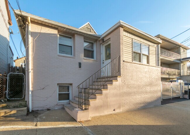 Building Photo - 6406 Smith Ave