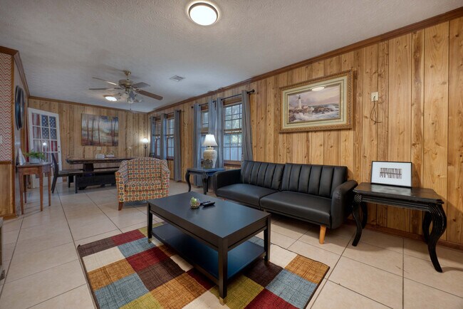 Building Photo - 4629 Rosemont Dr