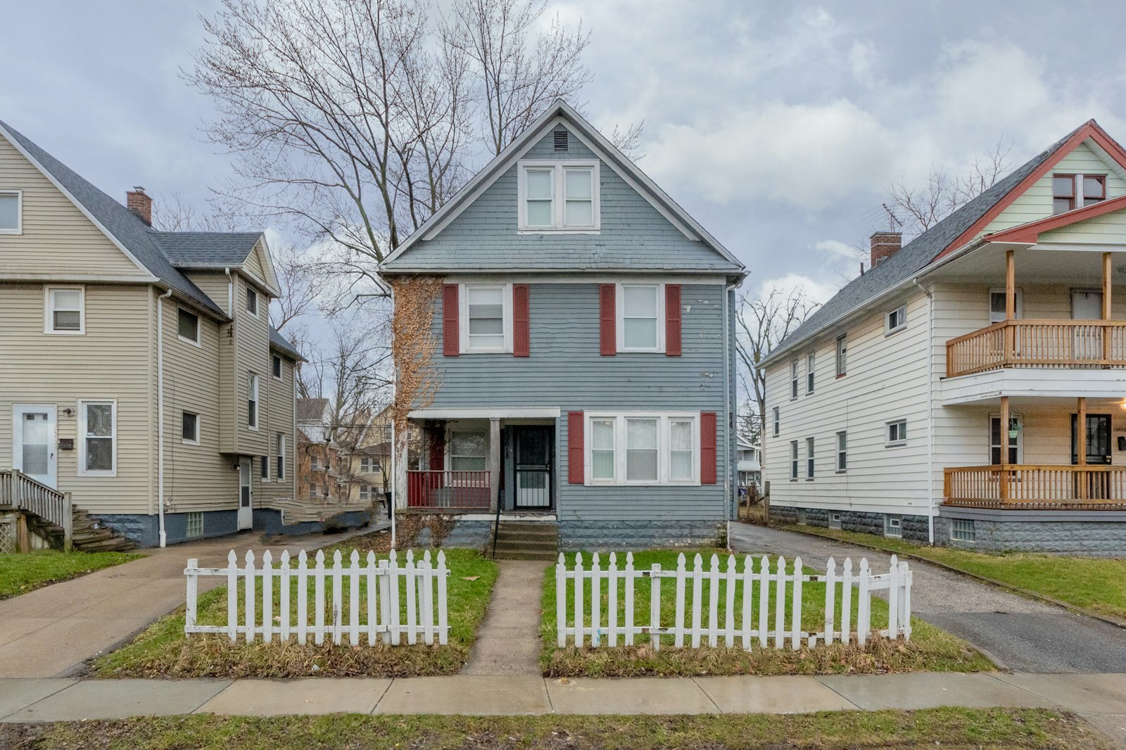 10618 Crestwood Ave Cleveland, OH 44104 – photo 1