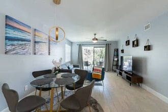 Building Photo - 650 Island Club Dr