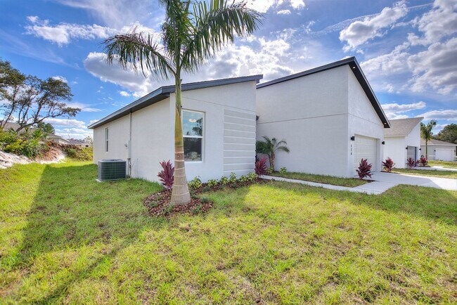 Building Photo - Recently Built! !Modern, energy efficient ...