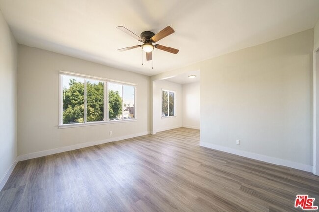 Building Photo - 810 W 62nd St