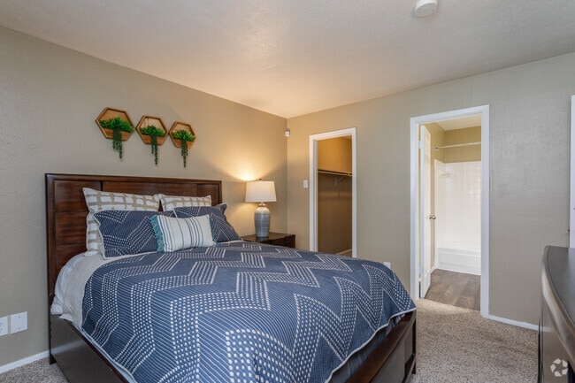 2HAB, 2BA - 975 ft² B2 Classic - Dormitorio principal - Summerwood Cove