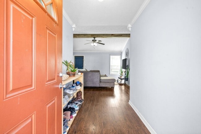 Building Photo - Move-In Ready - Pet Friendly!