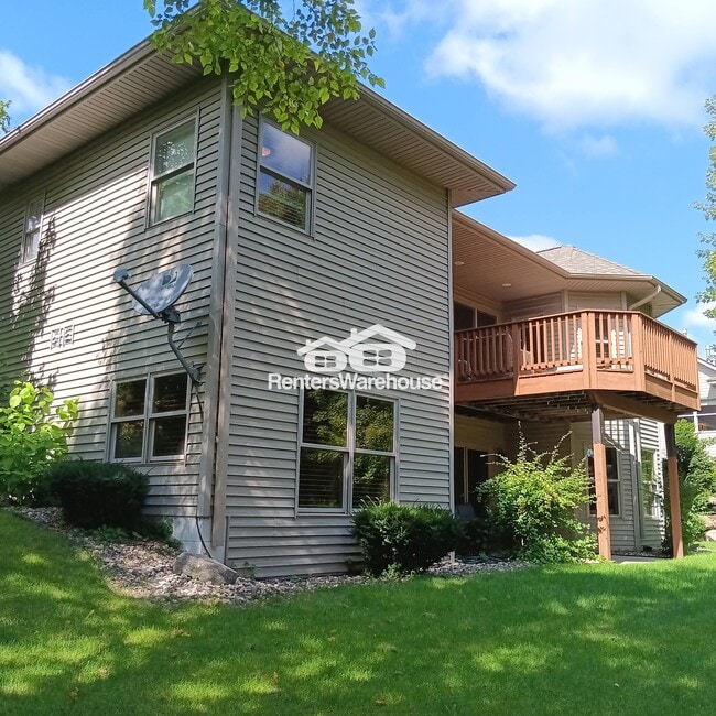 Building Photo - 1035 Bay Cir