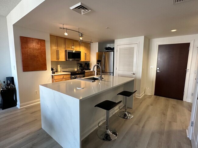 Foto del edificio - 1020 N Highland St