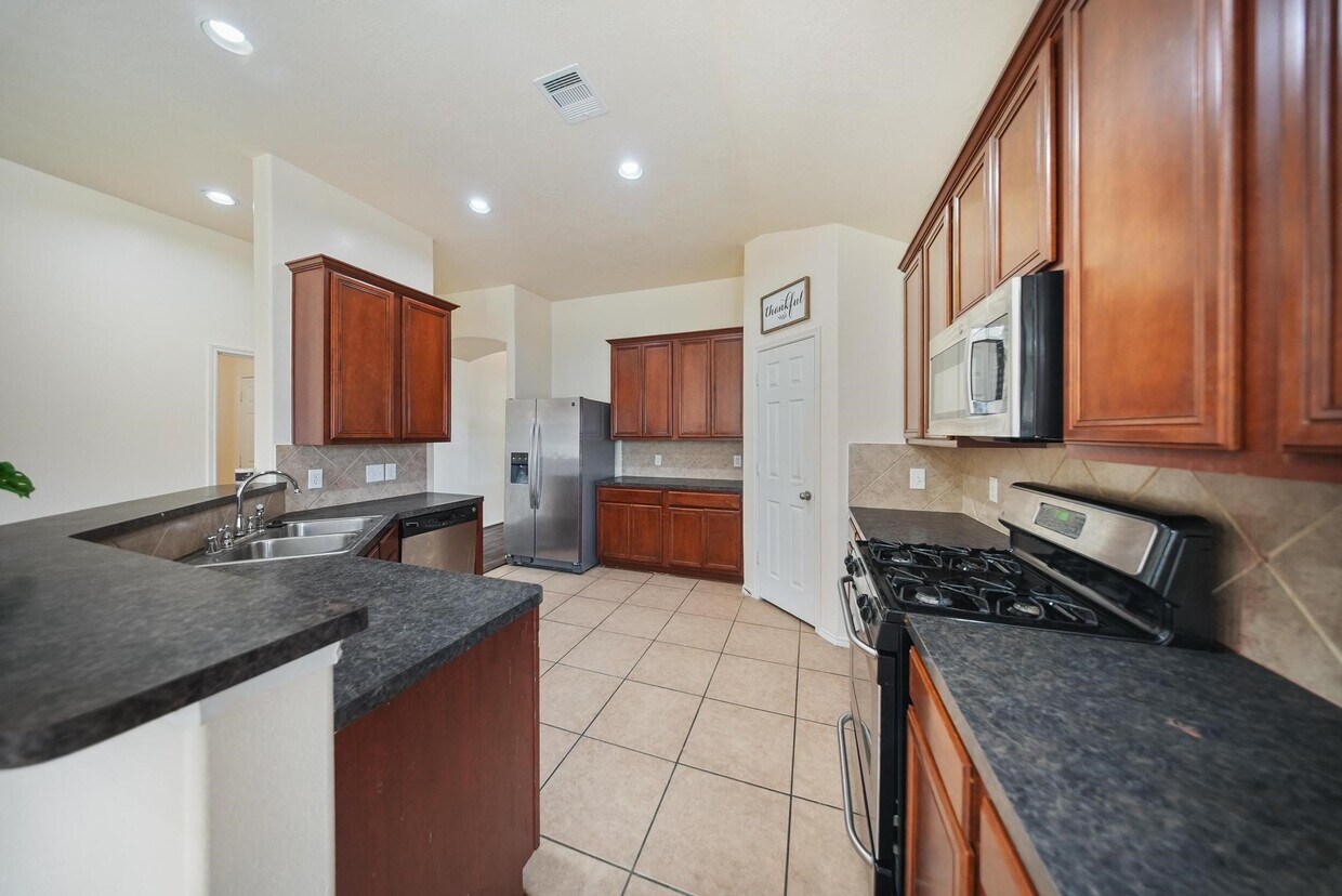 Building Photo - 5015 Bridgecrossing Ct