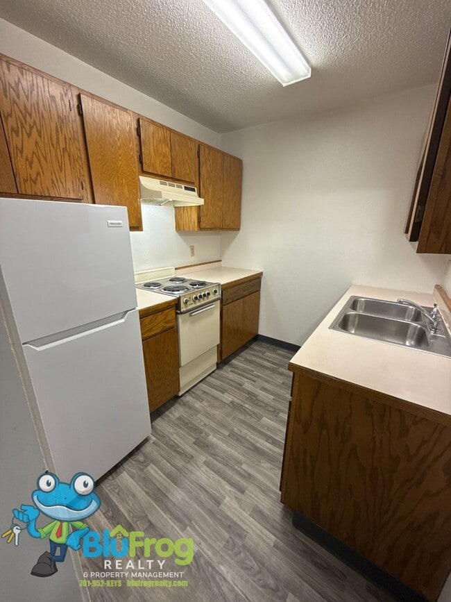 Building Photo - 402 2nd Ave NW