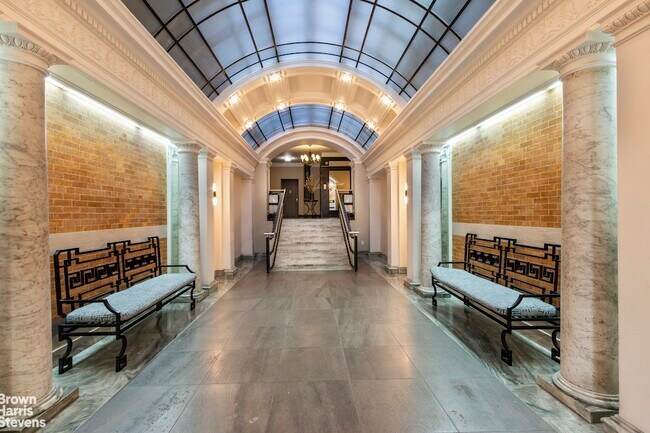 Foto del edificio - 300 W 109th St