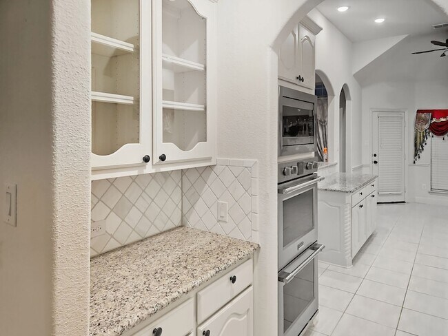 Building Photo - 5325 Center Hill Dr