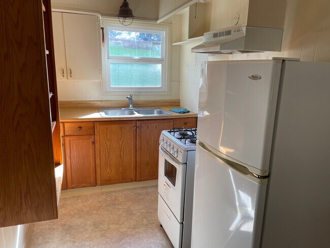 Building Photo - 1211 David Ave