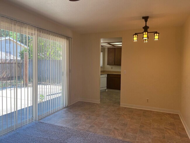 Foto del edificio - ROSEMONT 3 BR 2 BA House