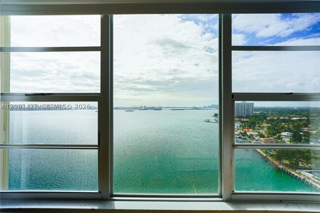 Building Photo - 11111 Biscayne Blvd