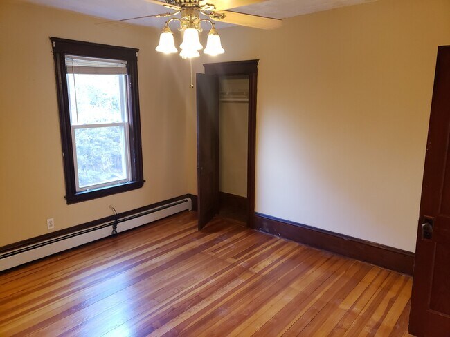 Building Photo - 146 Ward St