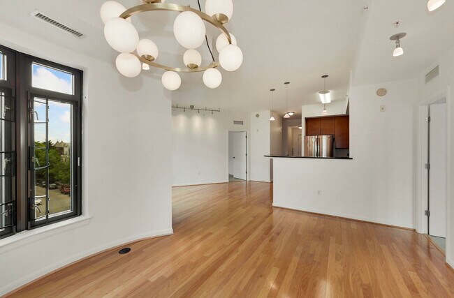 Building Photo - 1390 Kenyon St NW