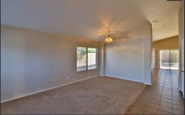 Foto del edificio - Spacious 4-Bedroom Home in North Phoenix