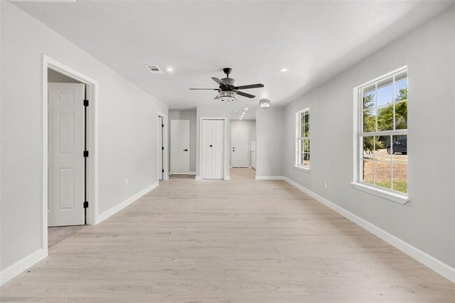 Building Photo - 7000 Carwill Dr