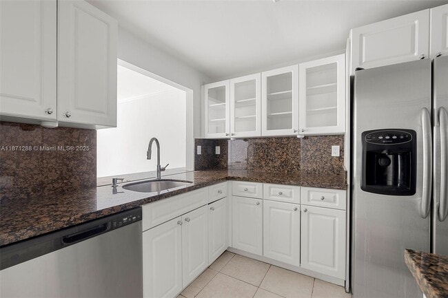 Building Photo - 1915 Brickell Ave