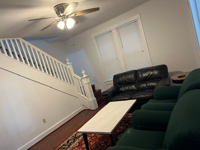 Foto del edificio - 823 Mulberry Ave
