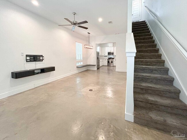 Building Photo - 1219 N Guillemard St