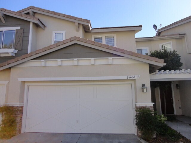 Foto del edificio - Available Now Beautiful Dual MSTR 2 + 2.5 Townhouse Valencia